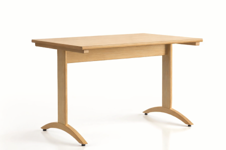 Lylou table avec pietement a degagement lateral 1200x800